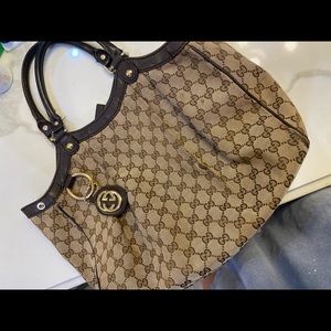Gucci shoulder bag. 100% authentic.